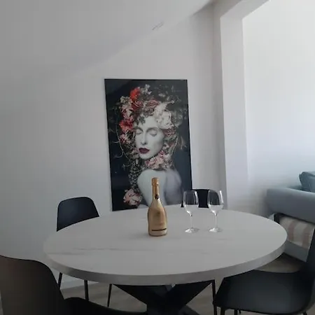 Penthouse Petra With Hot Tub *