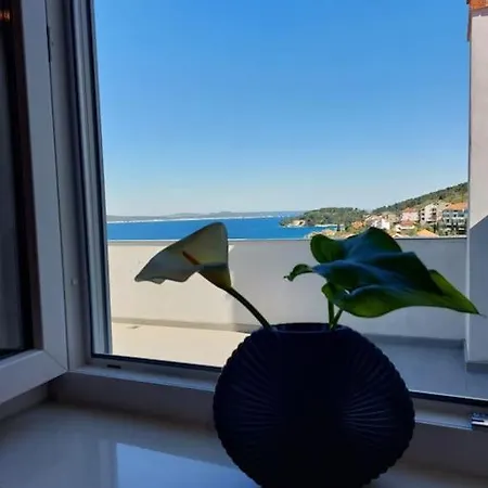 Penthouse Petra With Hot Tub * Кали