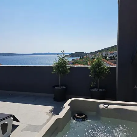 Penthouse Petra With Hot Tub Apartment *