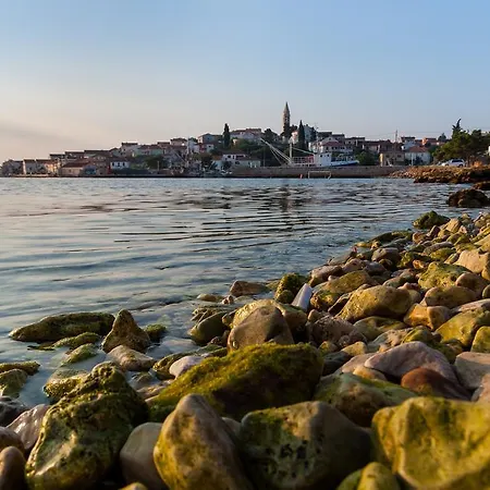 Penthouse Petra With Hot Tub Apartment Kali