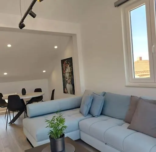 Penthouse Petra With Hot Tub Apartmán Kali