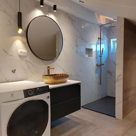 Penthouse Petra With Hot Tub *