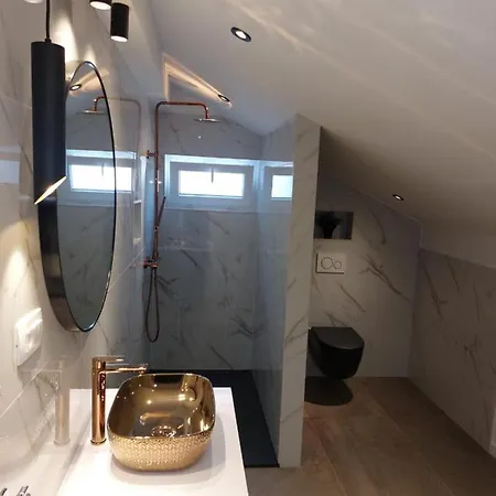 Appartement Penthouse Petra With Hot Tub Kali