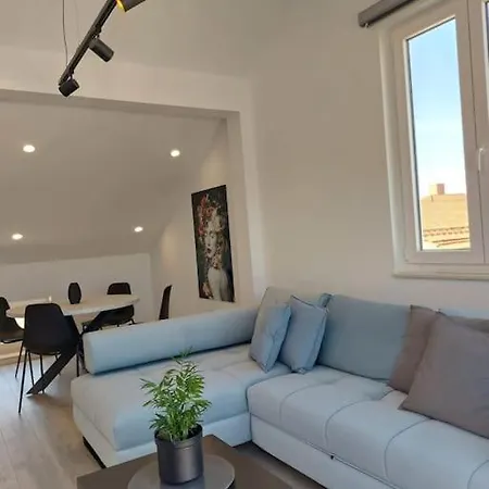 Penthouse Petra With Hot Tub Appartement Kali