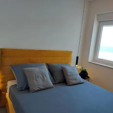 Penthouse Petra With Hot Tub Appartement