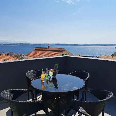 Penthouse Petra With Hot Tub * Kali