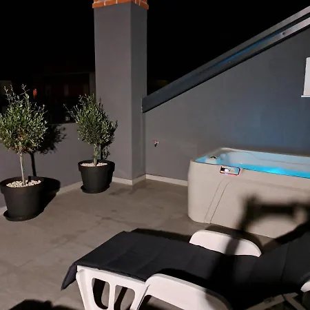 Penthouse Petra With Hot Tub Lejlighed *