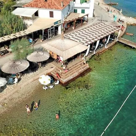 Penthouse Petra With Hot Tub Appartement Kali