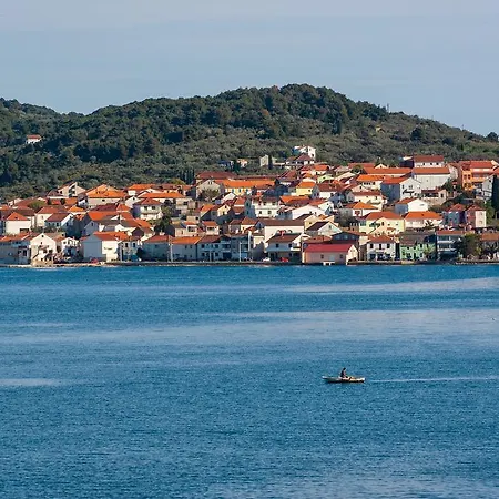 Penthouse Petra With Hot Tub Appartement Kali