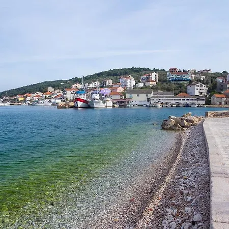 Penthouse Petra With Hot Tub Appartement