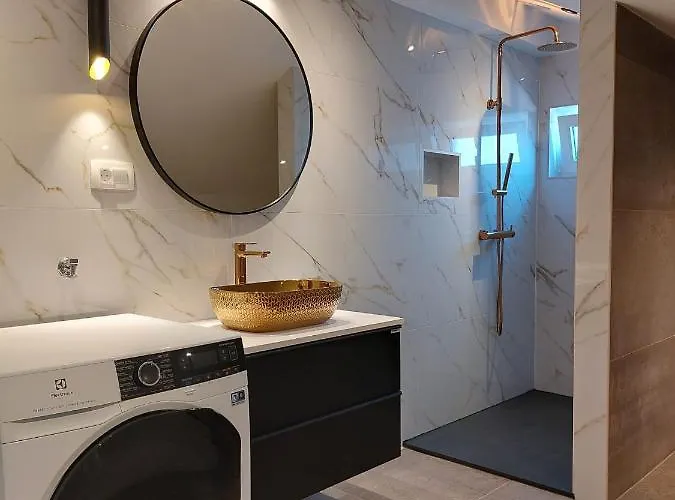 Penthouse Petra With Hot Tub *