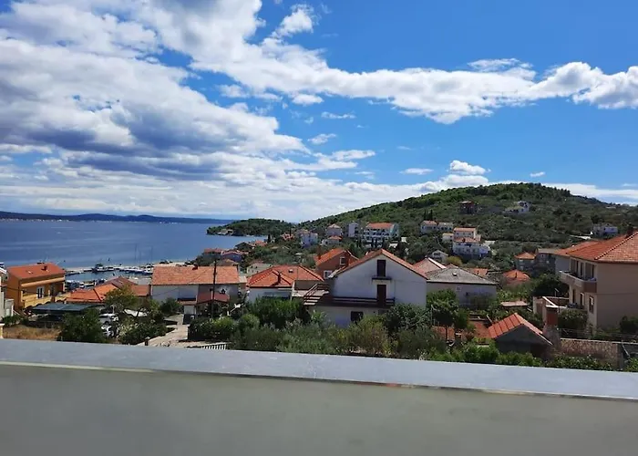 Penthouse Petra With Hot Tub Apartment Kali