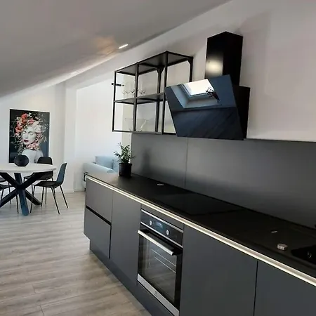 Penthouse Petra With Hot Tub Apartament Kali
