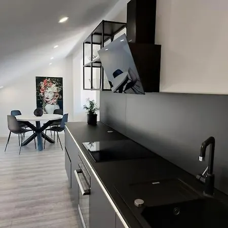 Appartement Penthouse Petra With Hot Tub Kali