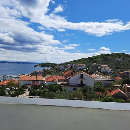 Penthouse Petra With Hot Tub Appartement Kali