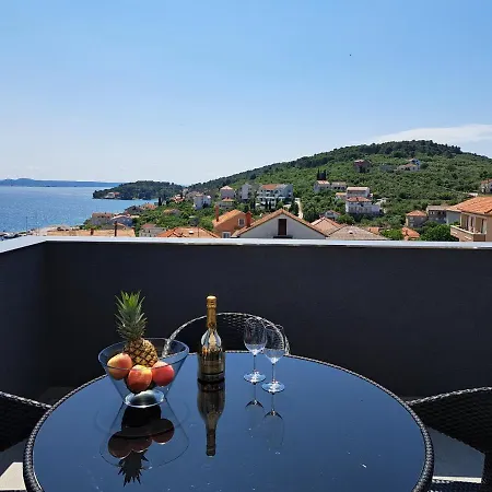 Penthouse Petra With Hot Tub *