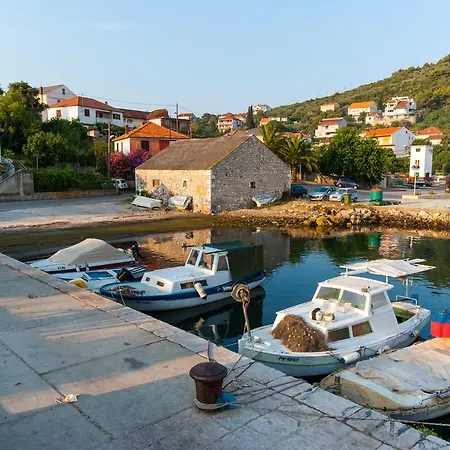 Appartement Penthouse Petra With Hot Tub Kali