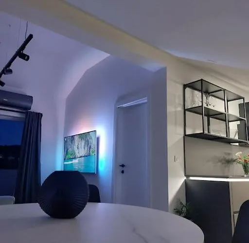 דירה Penthouse Petra With Hot Tub קאלי