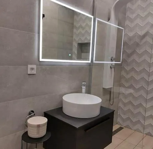 דירה Penthouse Petra With Hot Tub קאלי