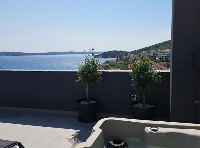 Penthouse Petra With Hot Tub דירה *