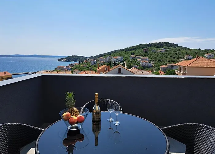 Penthouse Petra With Hot Tub *