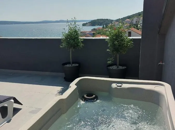 Penthouse Petra With Hot Tub קאלי