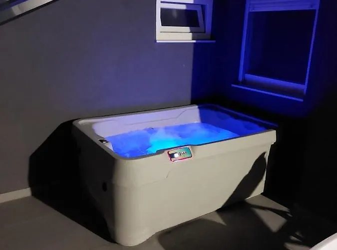 Penthouse Petra With Hot Tub * קאלי
